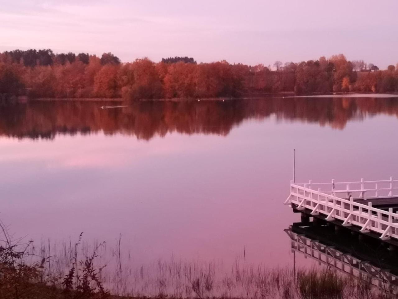 Pokoje Hotelowe Nad Jeziorem Jelen Bytow  Luaran gambar